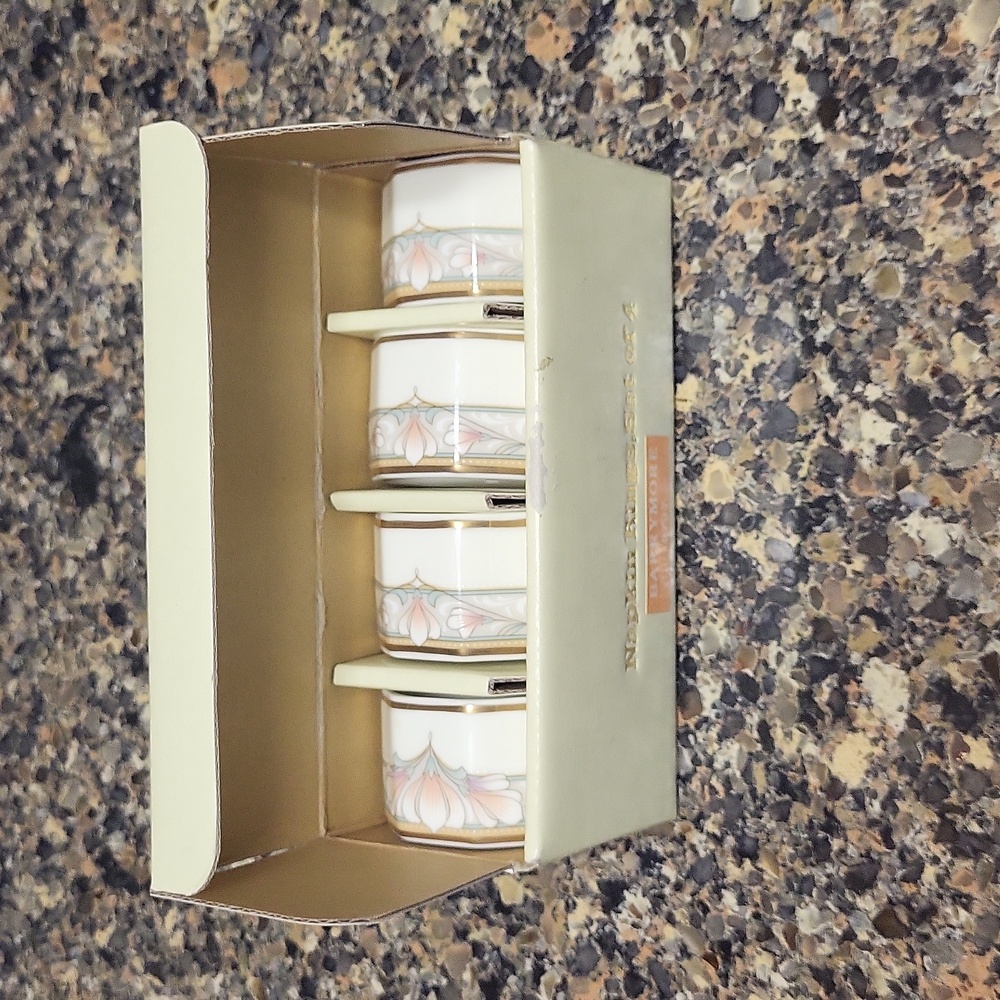Noritake "Barrymore" Napkin Rings (Set of 4) - Picture 3 of 4